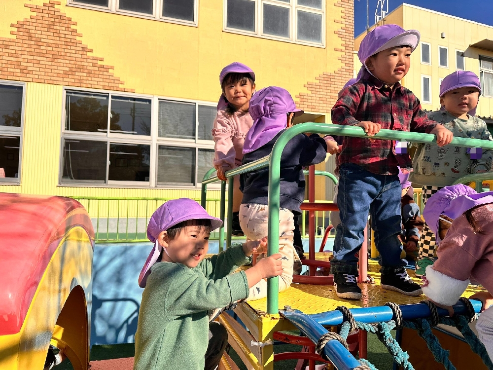 みんなで食べると☺️（満3歳児）